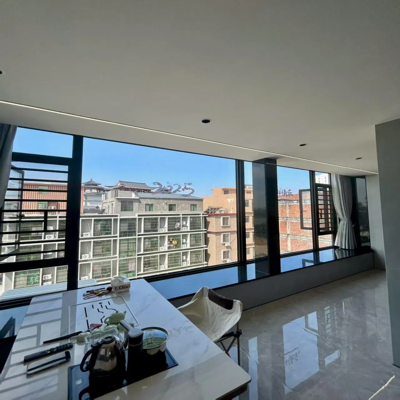 1. Modern Simple Casement Glass Aluminium Aluminum Alloy Security Window Large Glass Area for Residential Apartment Balcony UV-Resistant