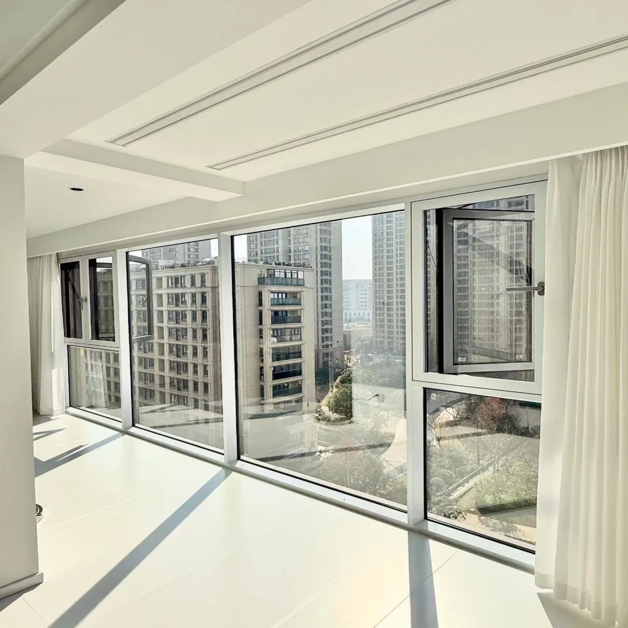 1. Modern Simple Casement Glass Aluminium Aluminum Alloy Security Window Large Glass Area for Residential Apartment Balcony UV-Resistant