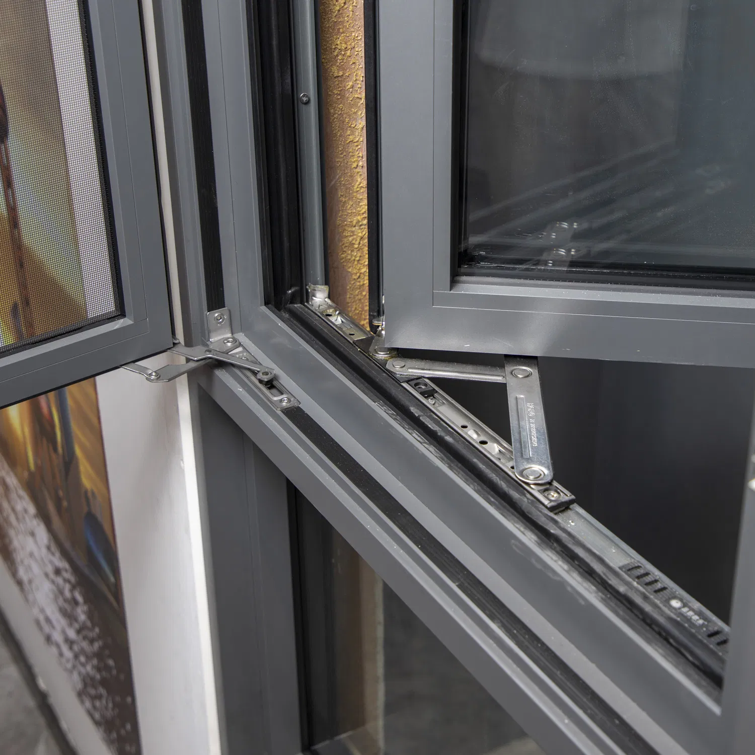 High Safety Requirements Rust-Resistant Aluminum Alloy Sliding Window &amp; Casement Window- 40FT Container, Lightweight &amp; Industrial Buildings