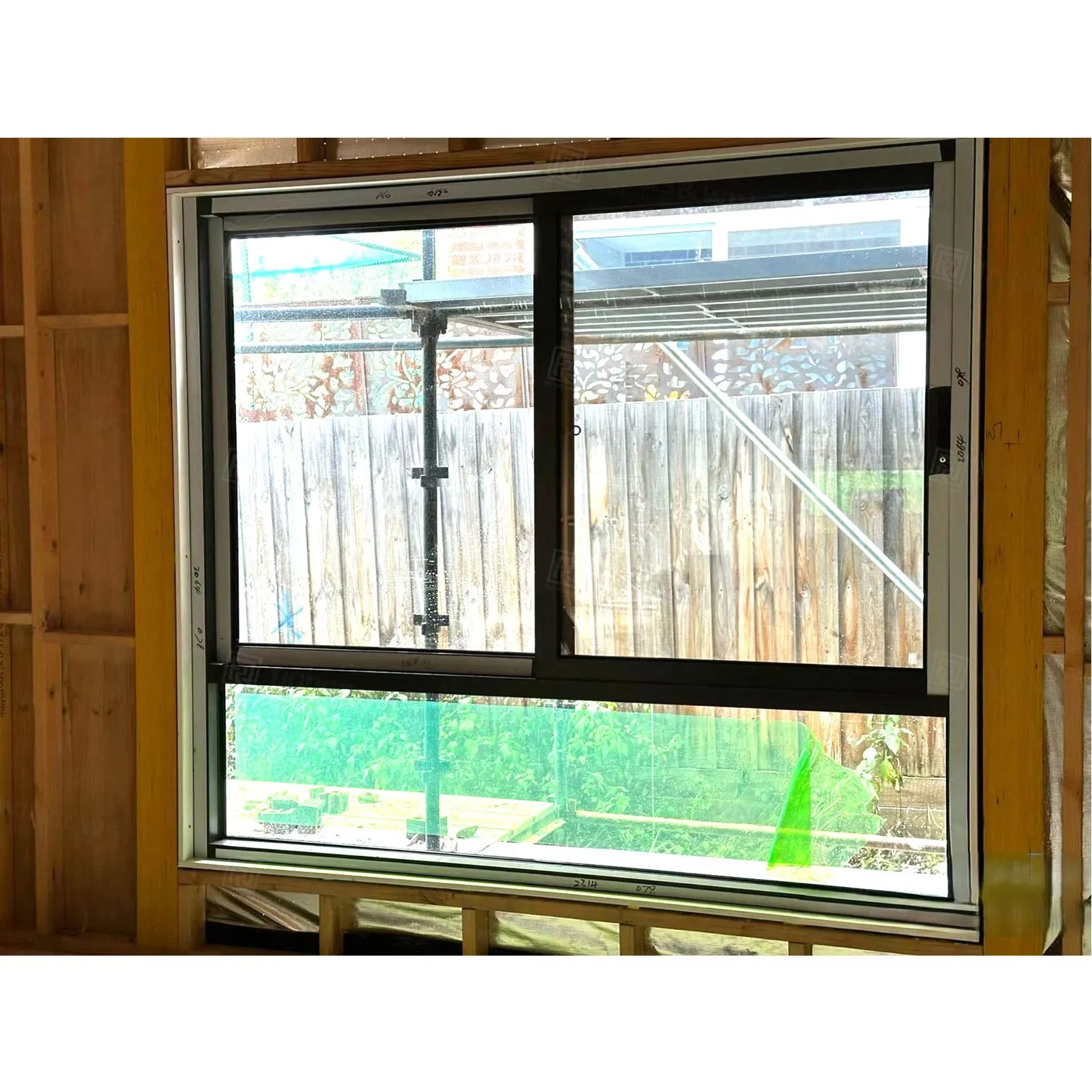 Factory Price Customized Aluminum/Aluminium Corner Fixed Windows with Clear Glass/Frosted Glass/Single Tempered Glass