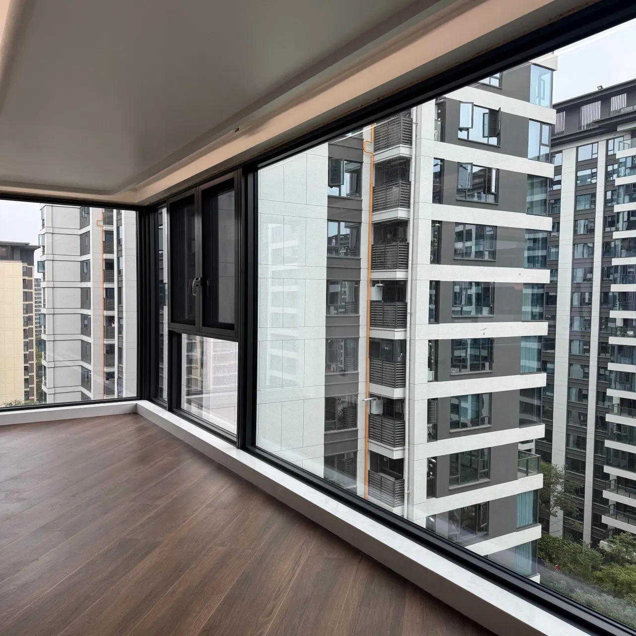 1. Modern Simple High Performance Energy Saving Triple Glazed Aluminum Aluminium Casement Window with Grill for Living Room