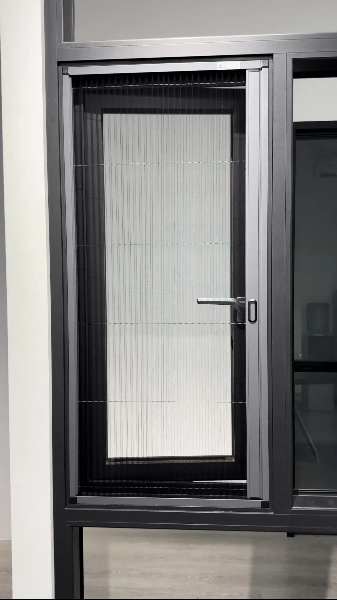 UV-Resistant Noiseless Space-Saving Stable Folding Screen Aluminum Sliding Window