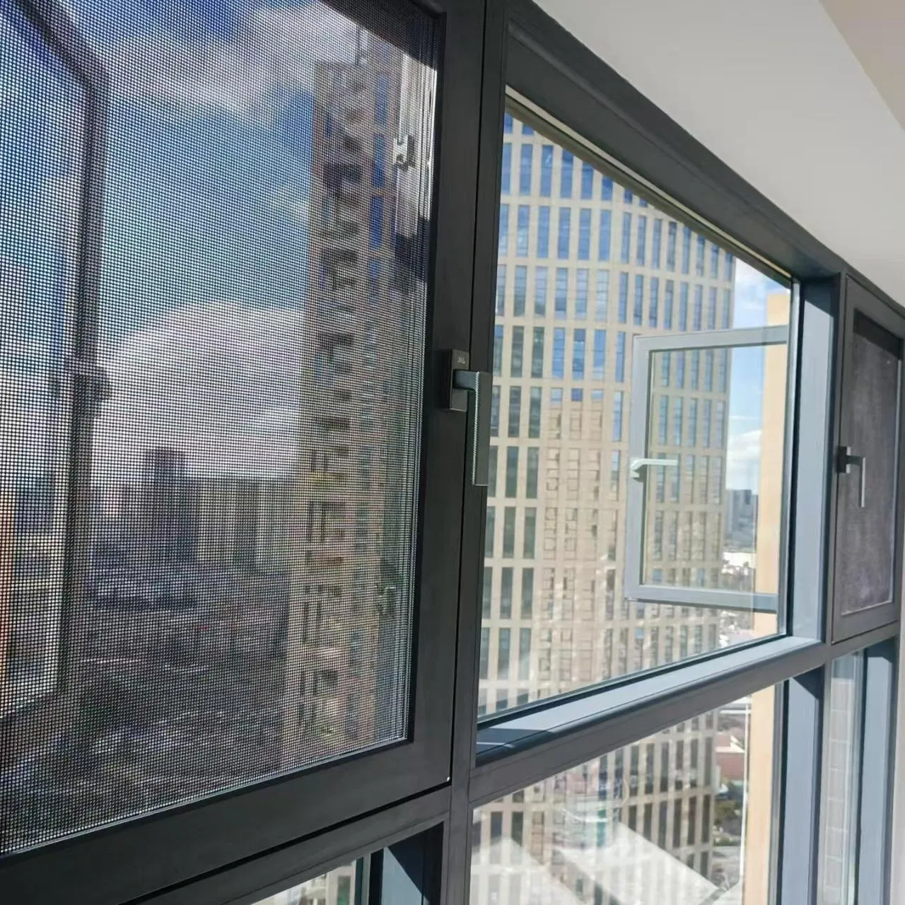 1. Factory Price Casement Glass Aluminium Aluminum Alloy Security Window High Transmittance for Villa Residential Home UV-Resistant