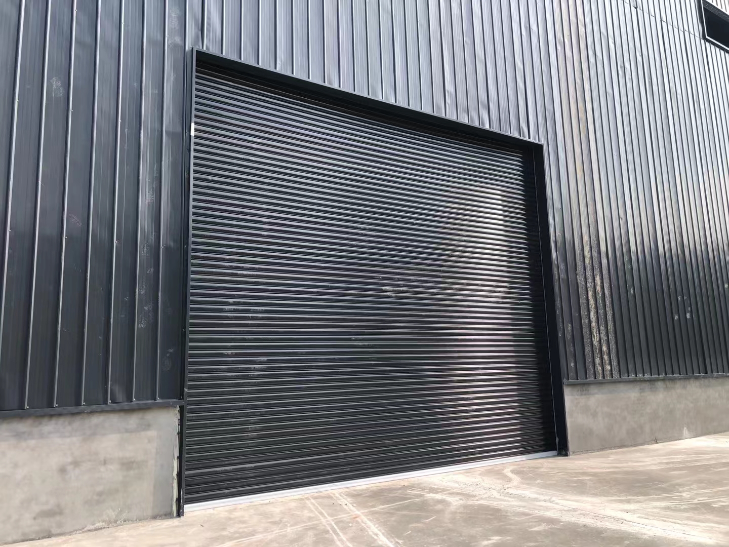 Anti-theft Industrial Electric Roller Shutter Door Color Steel Automatic Manual Drive Customizable Colors 1 Year