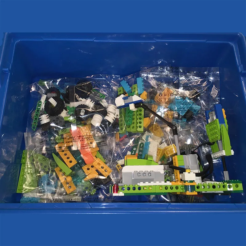 WeDo 3.0 Robotics Construction Set Detail 4