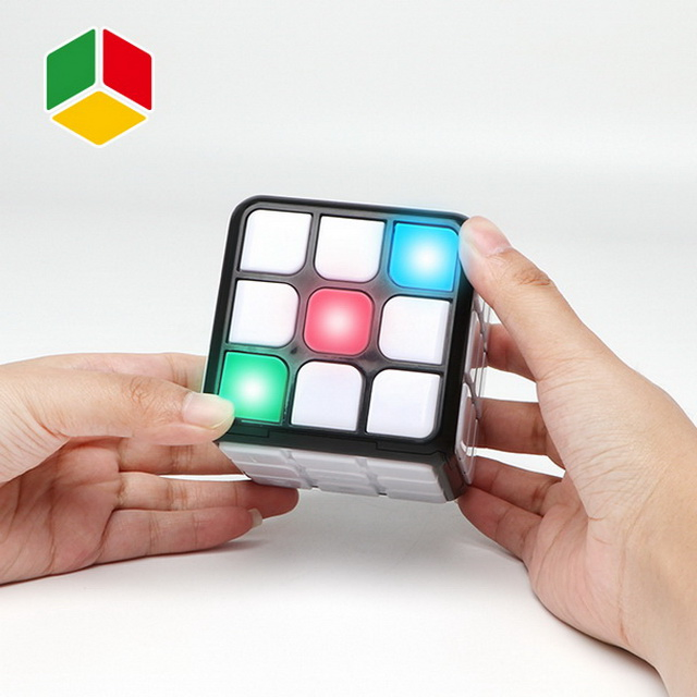 QS Amazon Hot Sale Product Flashing Stem Toy Music Puzzle Handle Game Cube Memory Brain Training Promotion Gift Plastic Magic Puzzle Cube Toys for Kids
