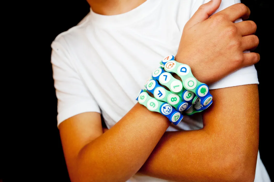 DIY Swing Magic Spring Toy 10