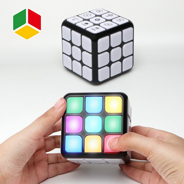QS Amazon Hot Sale Product Flashing Stem Toy Music Puzzle Handle Game Cube Memory Brain Training Promotion Gift Plastic Magic Puzzle Cube Toys for Kids