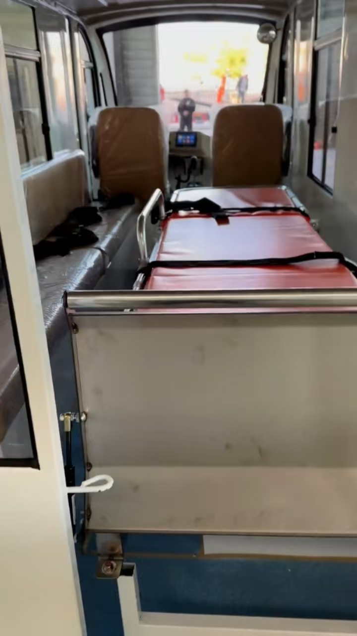 Emergency Ambulance With Stretcher Small Mini Electric Ambulance Golf Cart and Medical Buggy Golf Cart