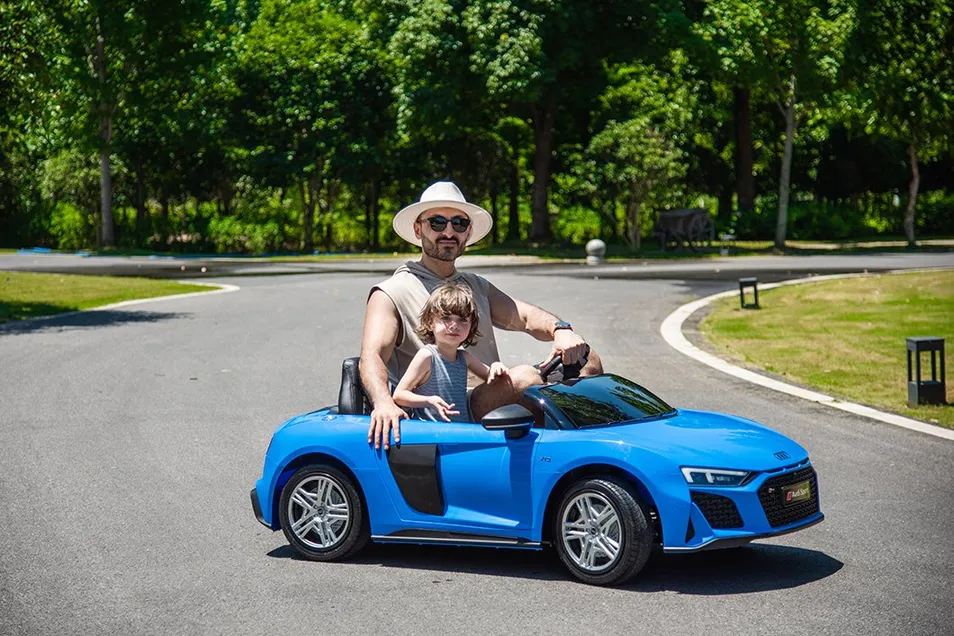 Audi R8 Spyder Licensed 24V Ride on Car dashboard display
