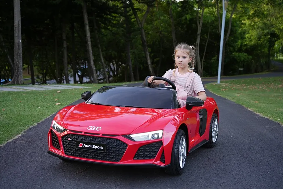 Audi R8 Spyder Licensed 24V Ride on Car seating comfort details