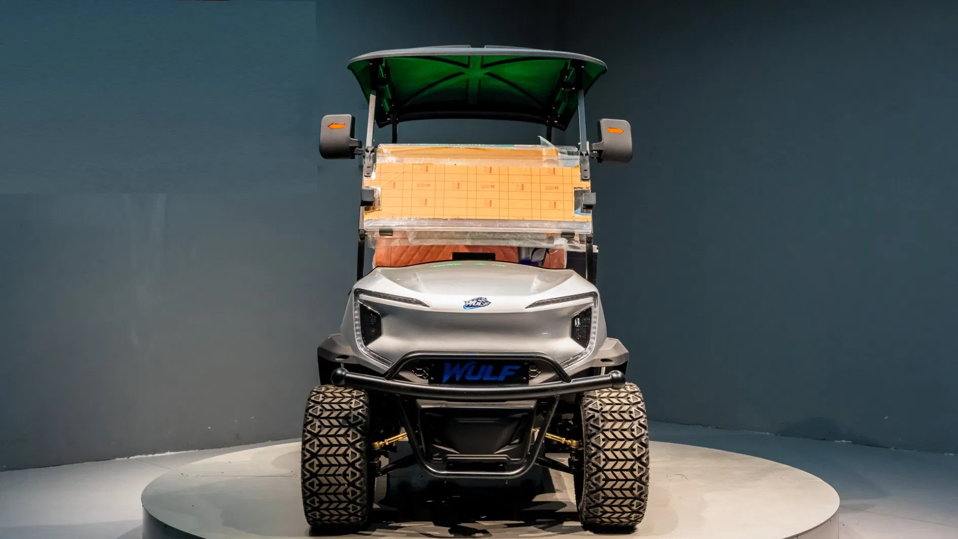 Tongcai&Kepler 2+2 Seater Electric Golf Car Offers Safe and Smooth Rides for All Visitors in Open Outdoor Leisure Spaces.