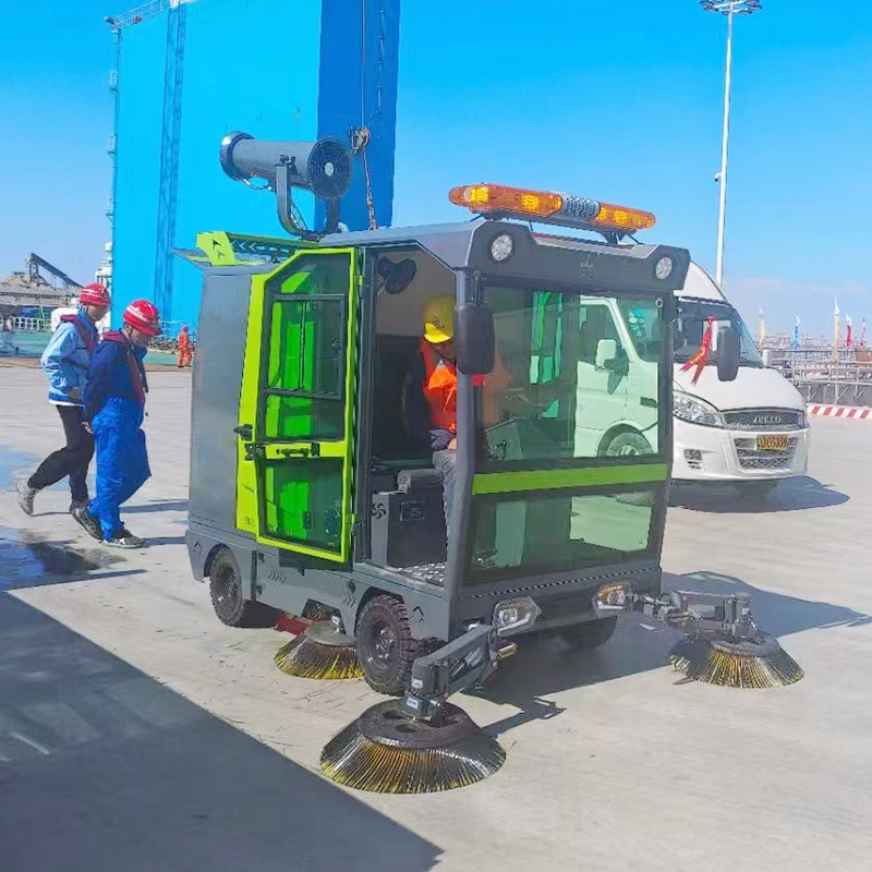 New Electric Ride-on Mini Outdoor Sweeper, Suitable for Construction and Agricultural Applications.