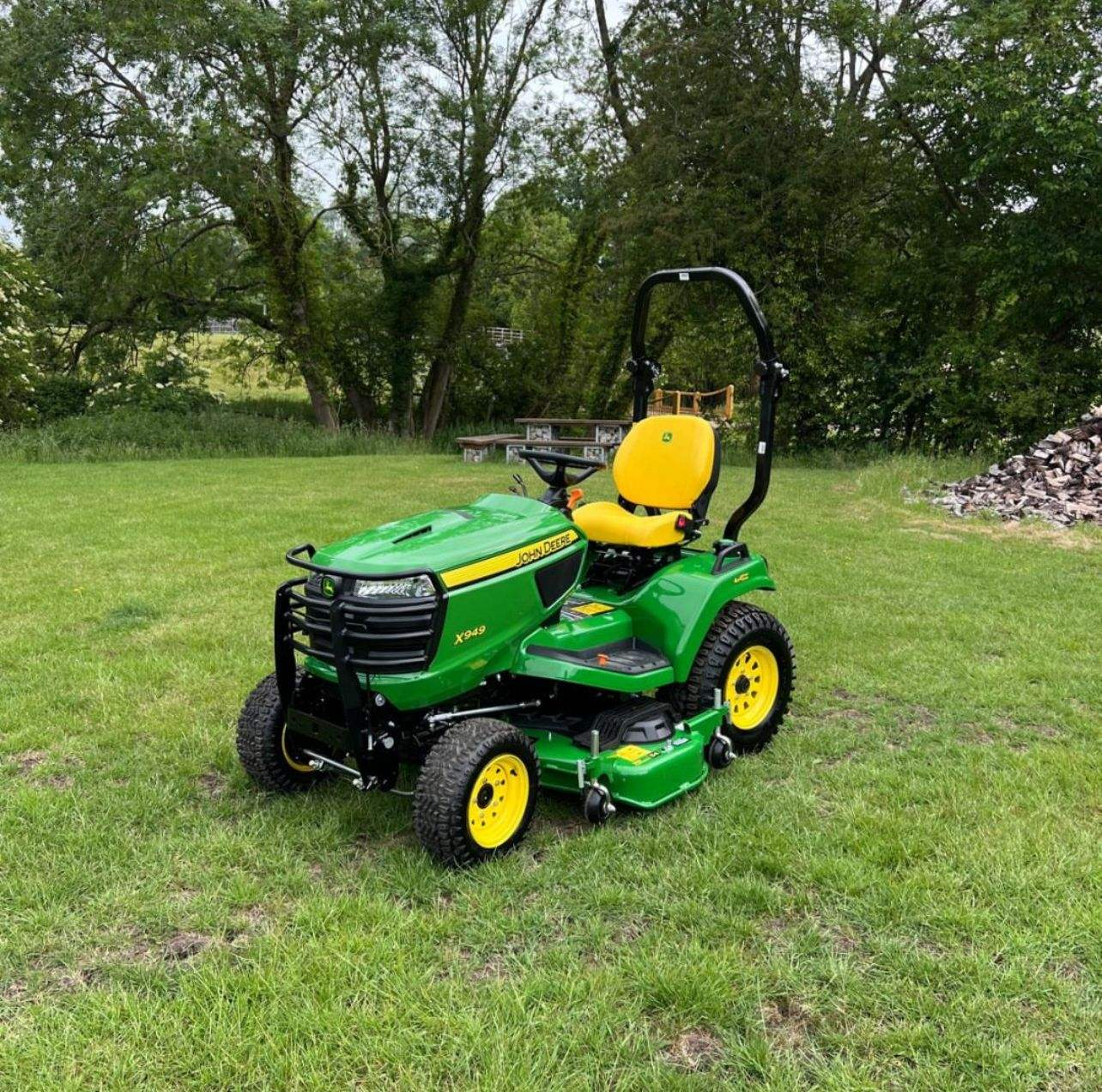 New X117R Ride-On Lawn Mower with Grass Collection System Compact Riding Lawn Tractor for Garden &amp; Farm Use