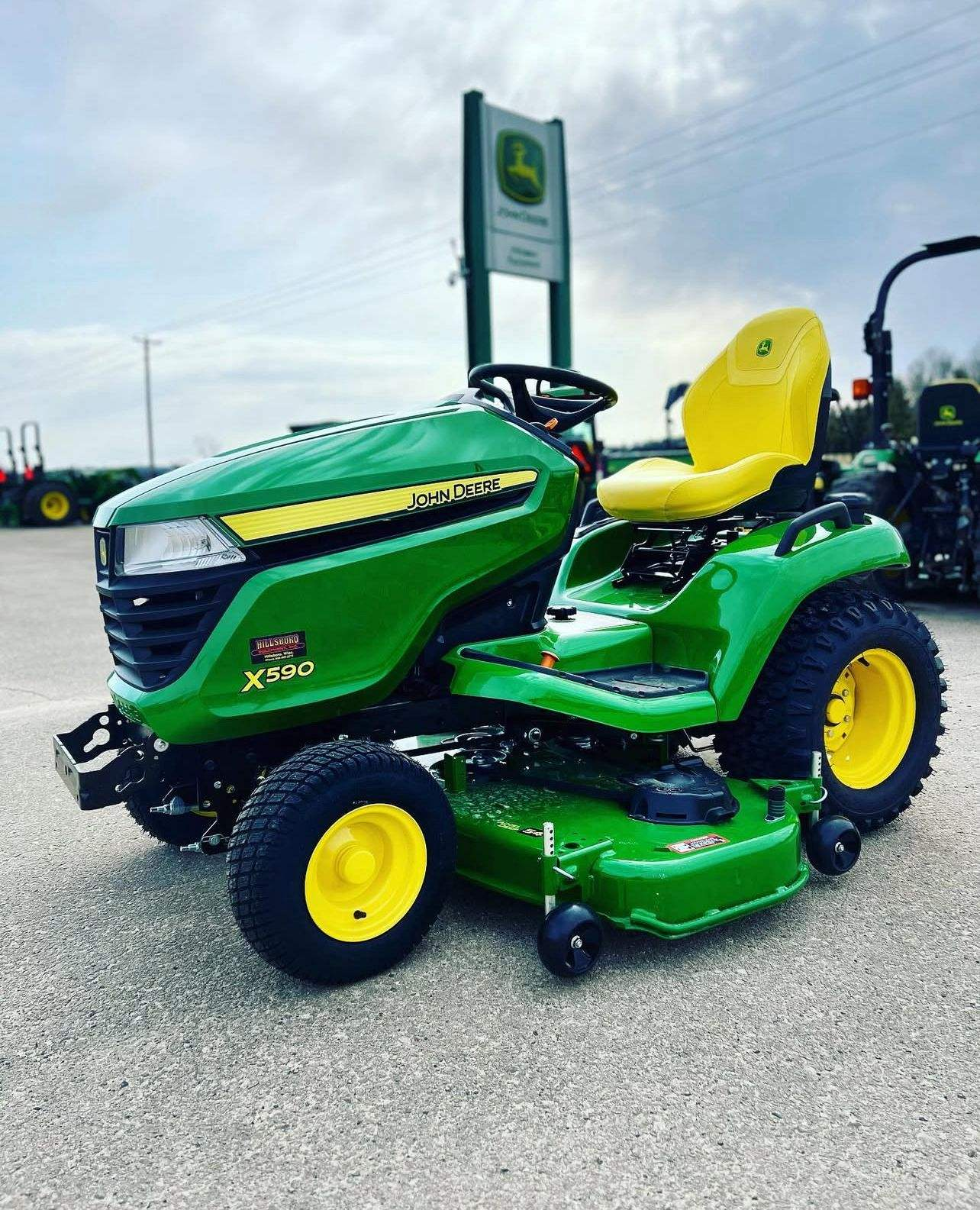 New X117R Ride-On Lawn Mower with Grass Collection System Compact Riding Lawn Tractor for Garden &amp; Farm Use