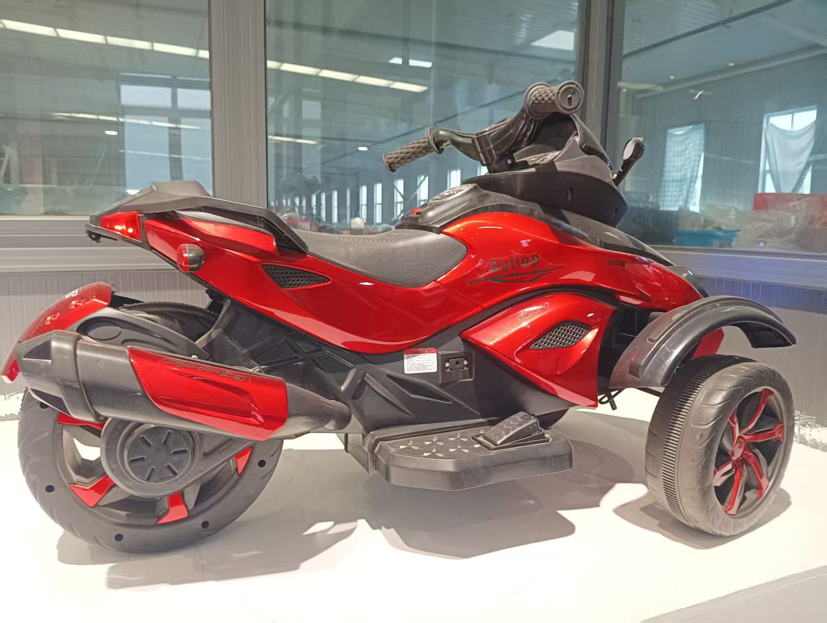 New Design Ride on Children's Electric Motorcycle with Double Drive Battery Powered Plastic Construction for 2 to 4 Years