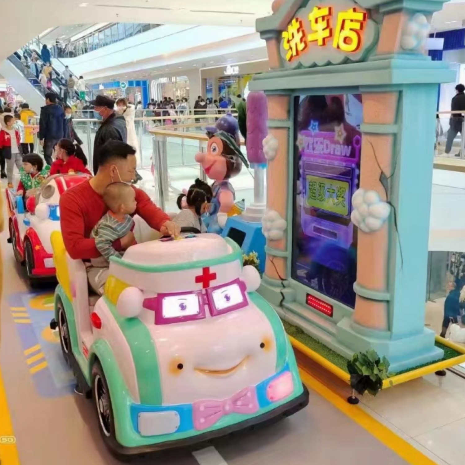 Most Popular Amusement Rides Kids Indoor Play Electric Ambulance Car 500W Powerful Ride on Bumper Cars for Piazza Theme Park
