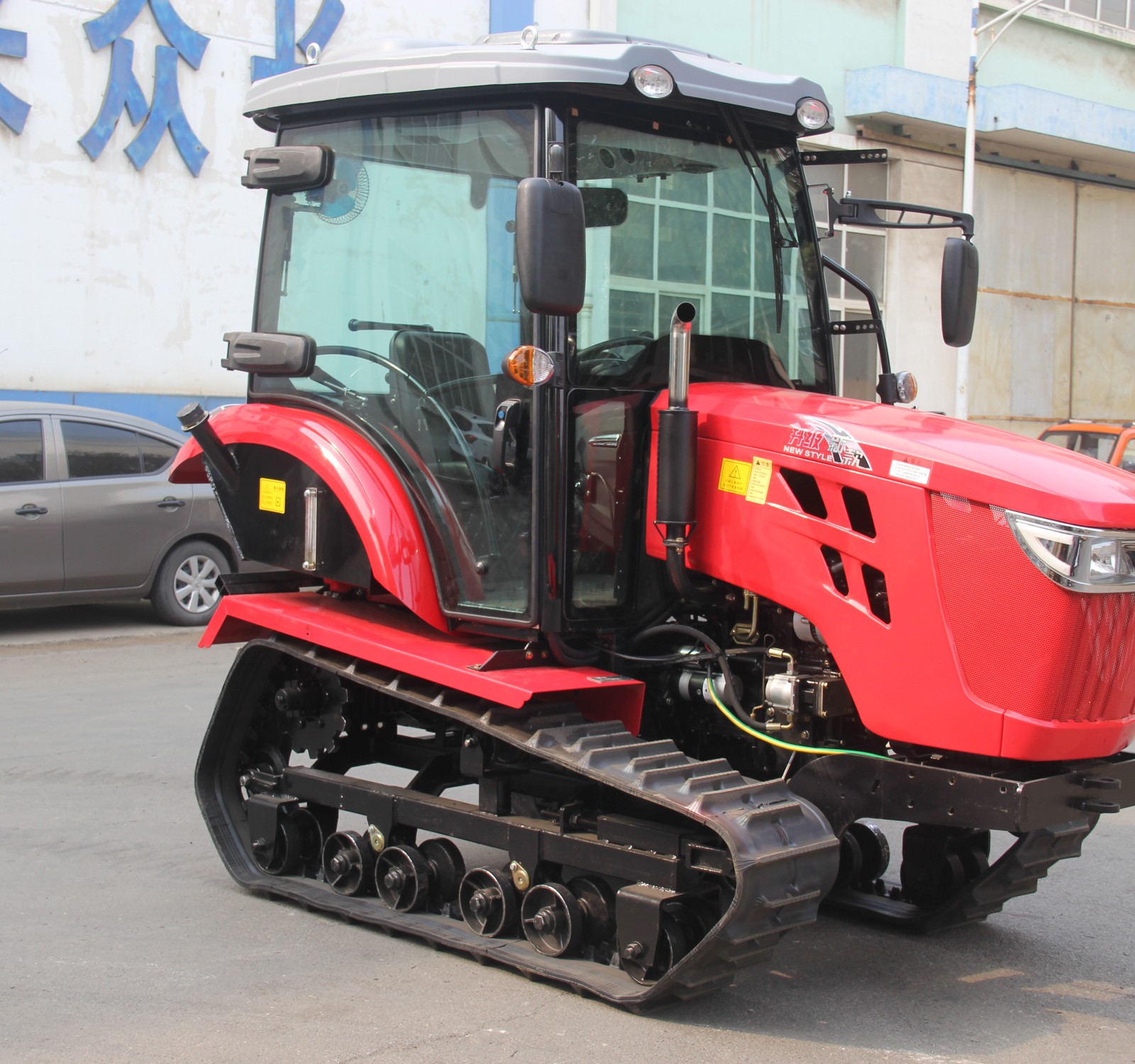35 Hp Ride-On Crawler Rotary Tiller Tractor With Rubber Crawler