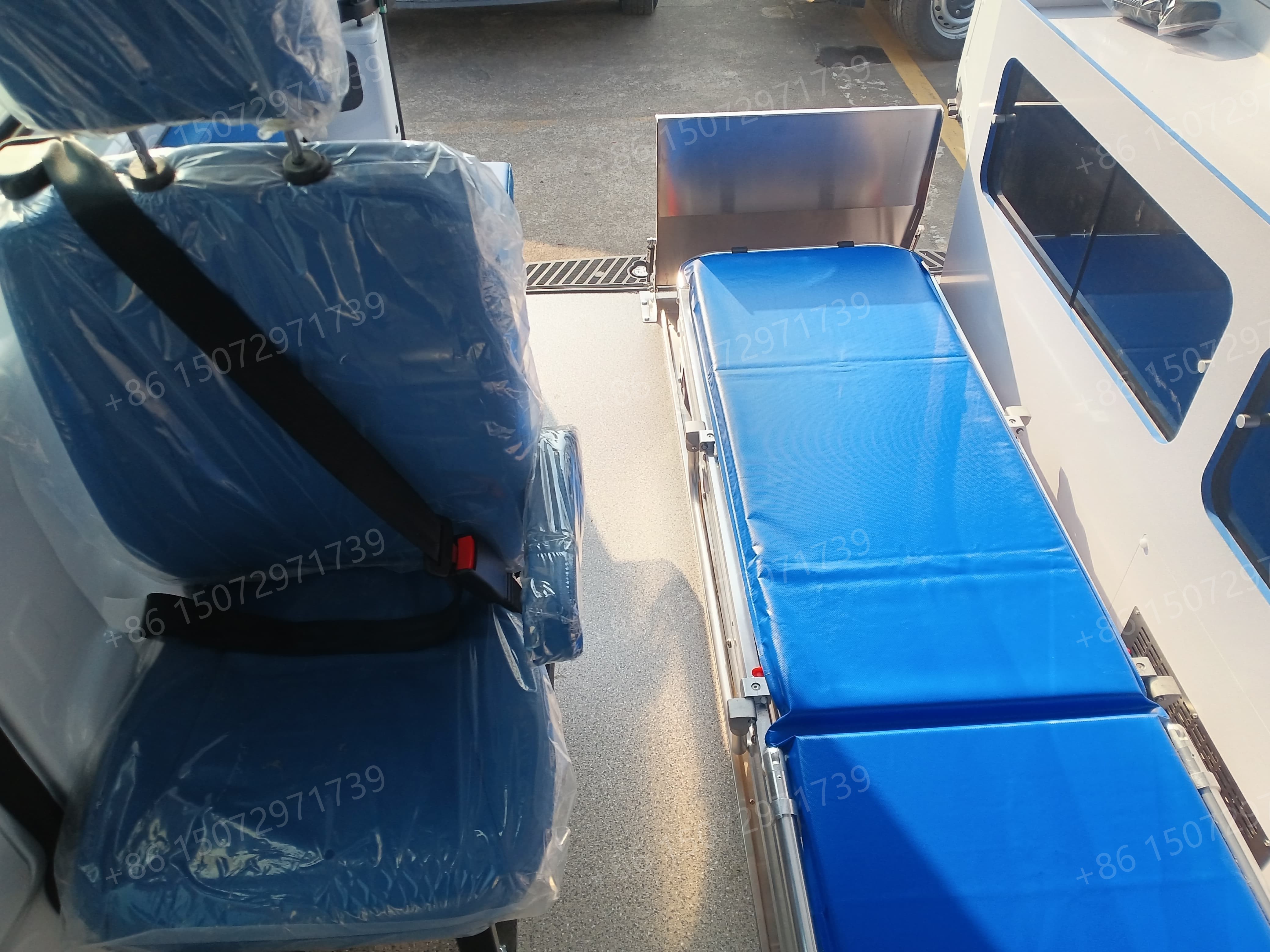 China Manufacturer Emergency Ambulance Medical Rescue Truck