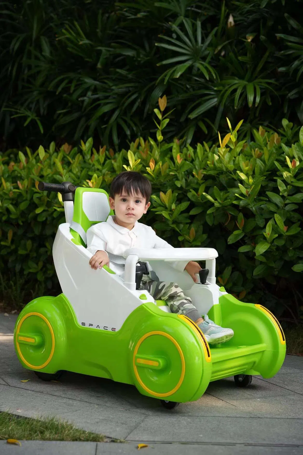 12V4.5, 2.4G Bluetooth Remote Control Kids Ride on Car with USB