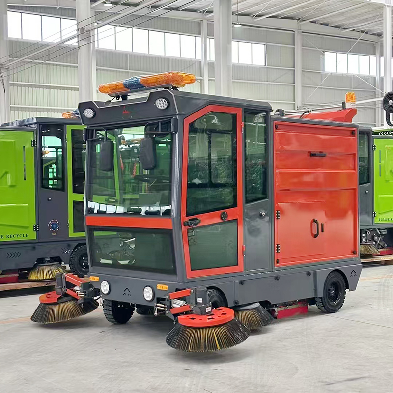 New Electric Ride-on Mini Outdoor Sweeper, Suitable for Construction and Agricultural Applications.