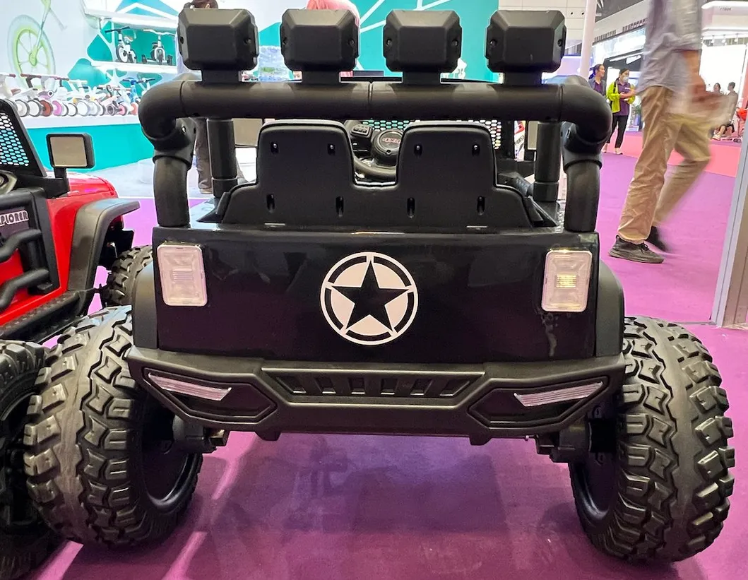 24V 4WD/2WD 4 X 4 Ride on Car, Battery Powered 2 Seater Kids Electric Vehicle Truck Toy Car W/Spring Suspension