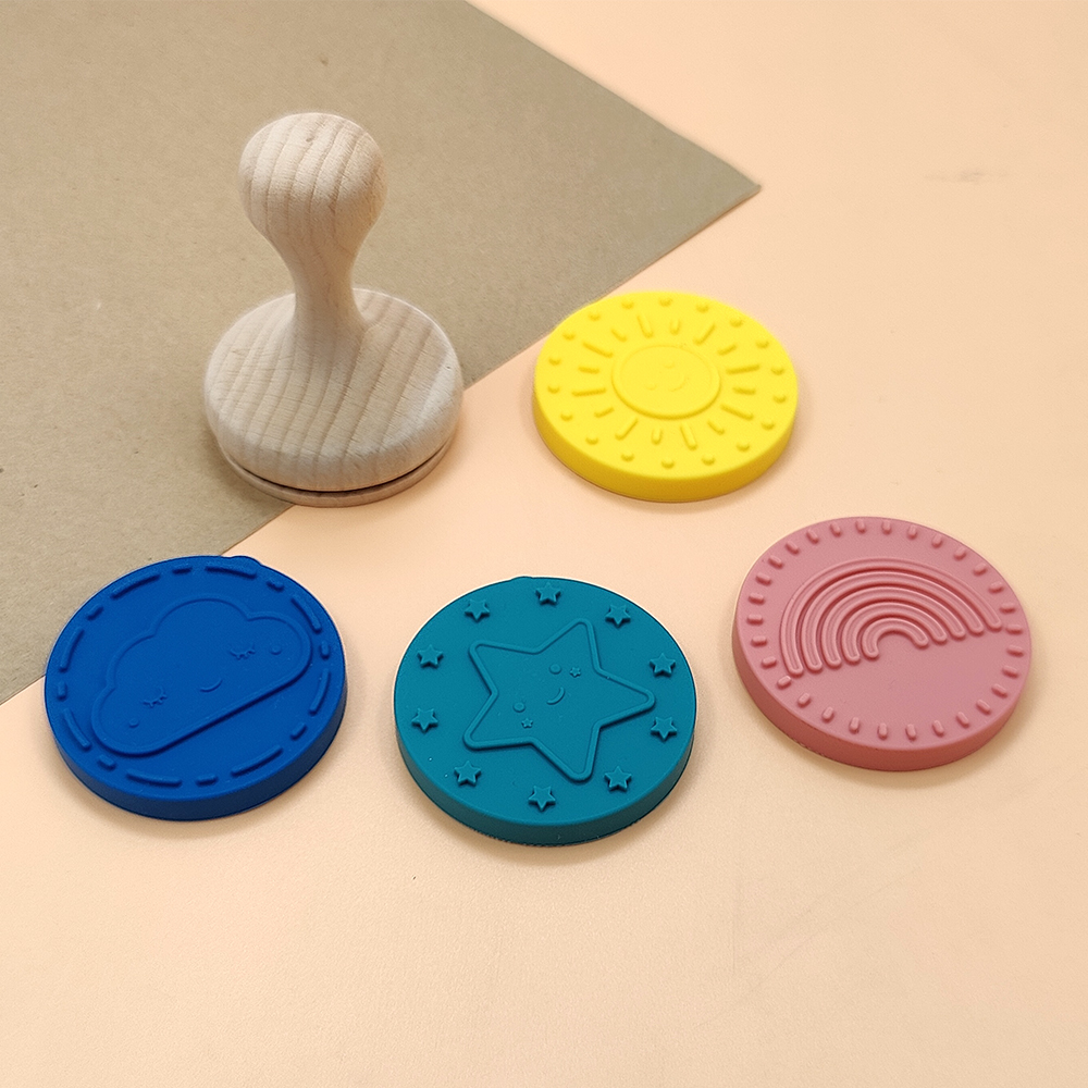 Custom Children's Toy Environmental Cartoon Handle Round Wooden Silicone Stamp For Kids
