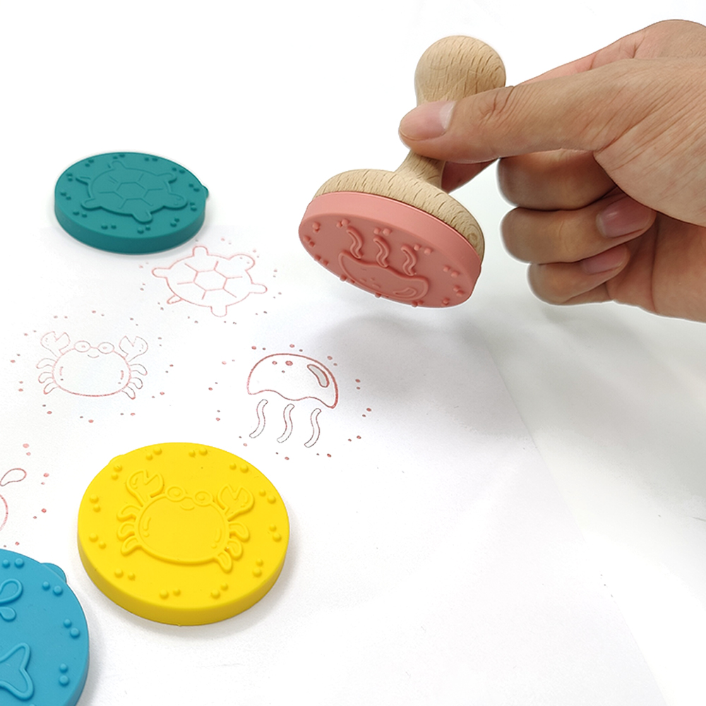 Custom Children's Toy Environmental Cartoon Handle Round Wooden Silicone Stamp For Kids