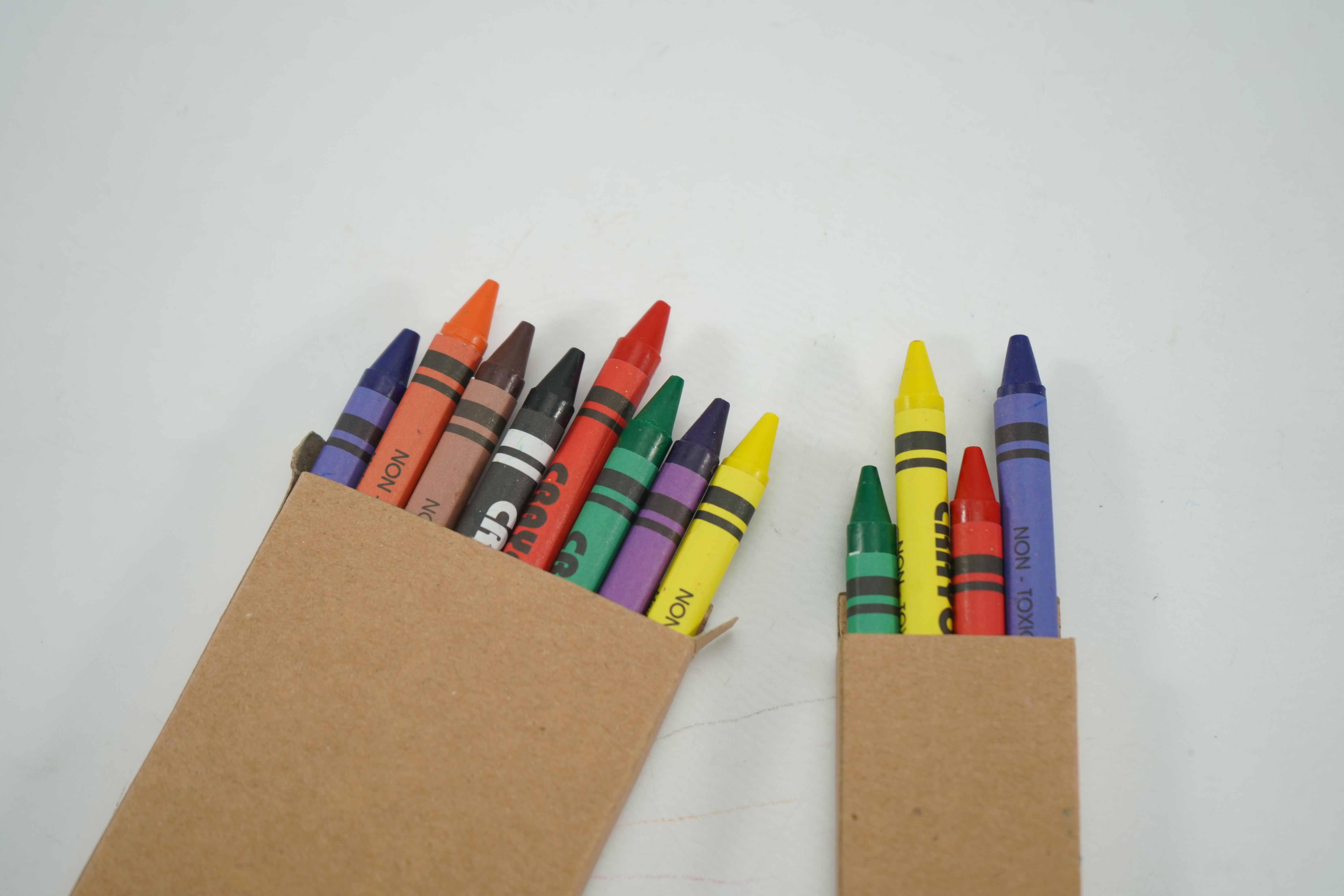 Jinyan 24-Color Non-Erasable Wax Crayons Back to School Supplies Set for Preschool and Kindergarten Customizable