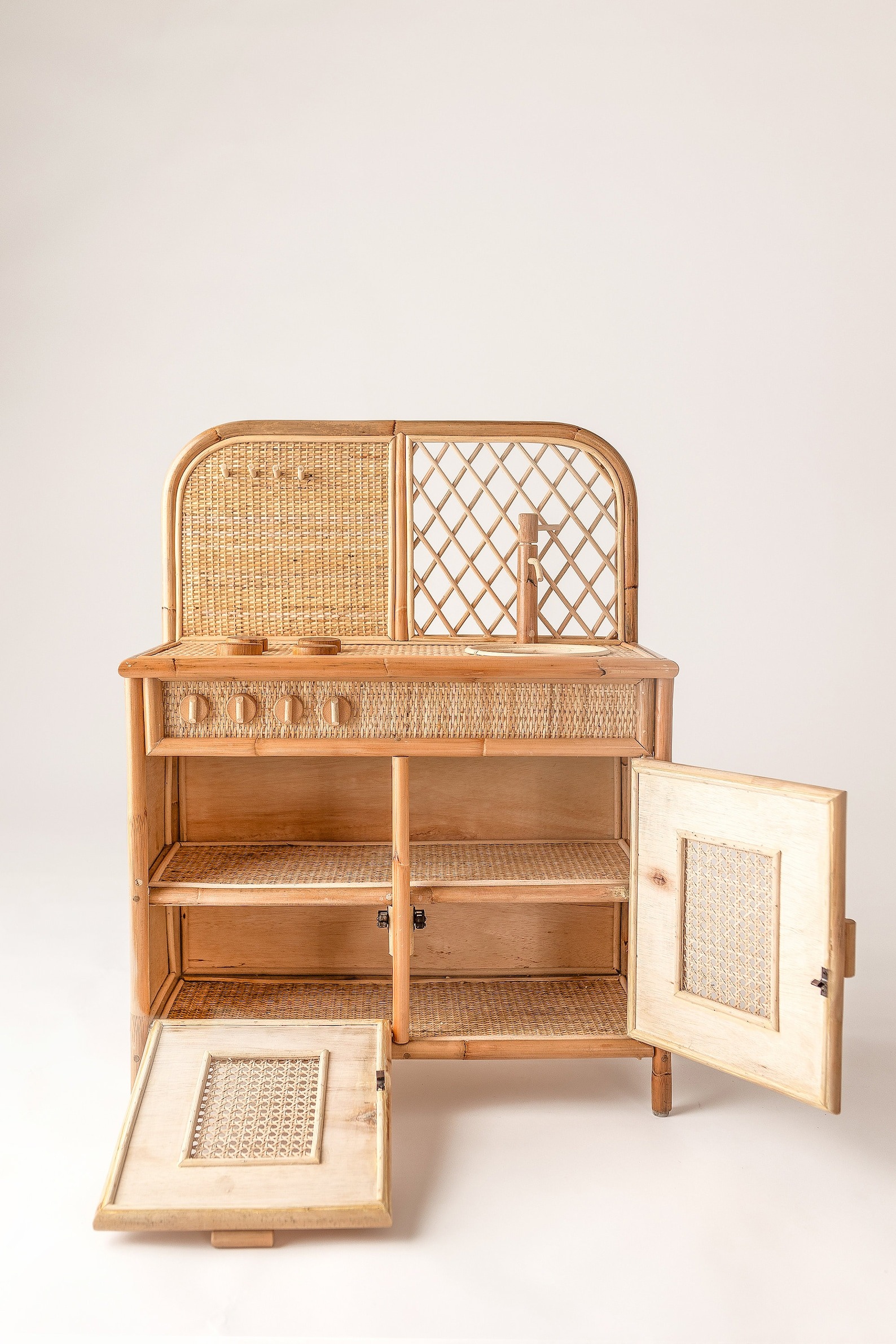 Small Sprouts Kitchenette Girls' Bamboo Rattan Kitchen Toy for 2-10 Year Olds Pretend Play Handmade