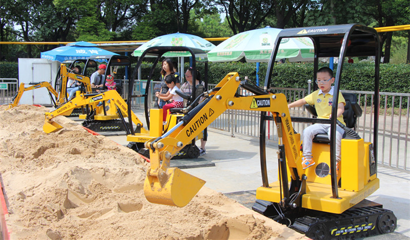 Children Excavator Operation