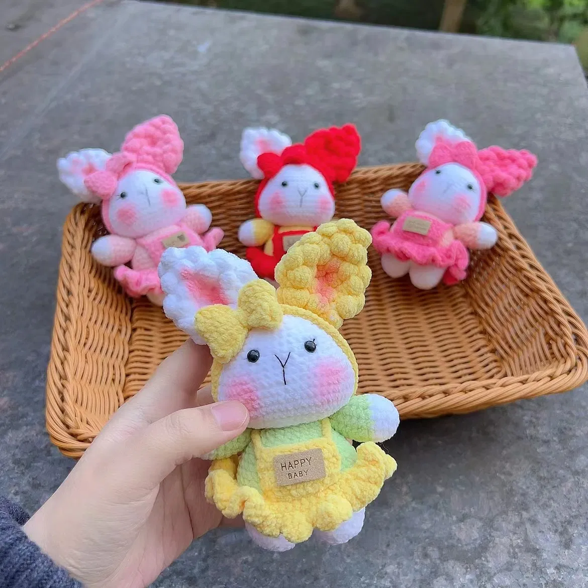 Adorável chaveiro de boneco de pelúcia feito à mão em amigurumi, melhor presente de brinquedo