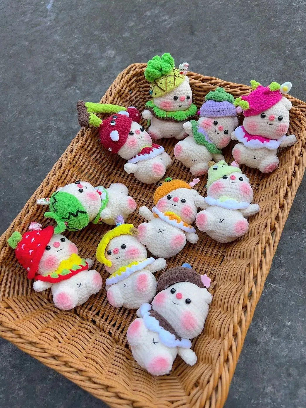 Adorável chaveiro de boneco de pelúcia feito à mão em amigurumi, melhor presente de brinquedo