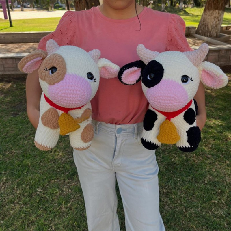 Boneca de Amigurumi de Vaca de Crochê com Lã Chunky Feita à Mão em Dois Tamanhos, Brinquedo de Pelúcia de Animal de Fazenda, Presente para Chá de Bebê, Decoração de Berçário