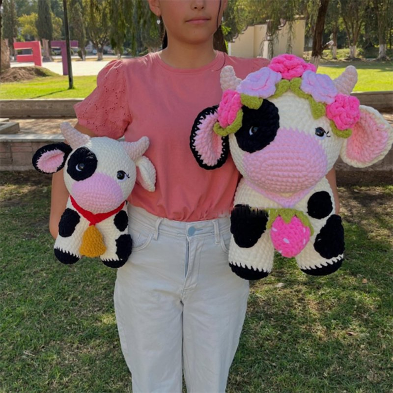 Boneca de Amigurumi de Vaca de Crochê com Lã Chunky Feita à Mão em Dois Tamanhos, Brinquedo de Pelúcia de Animal de Fazenda, Presente para Chá de Bebê, Decoração de Berçário