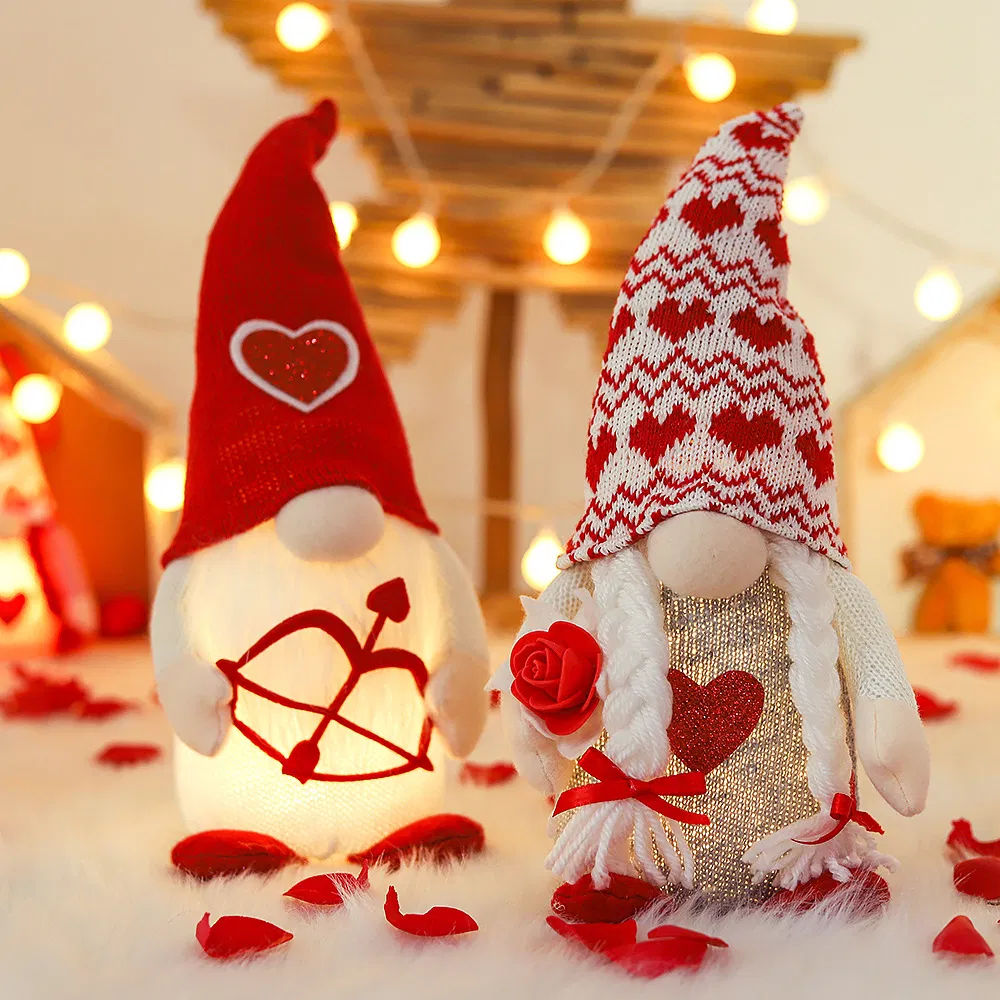 2023 Novo Boneco de Natal Fofo de Gnomos de Pelúcia com Luzes LED Sinais de Amor Cupido para Presente de Casamento Festa