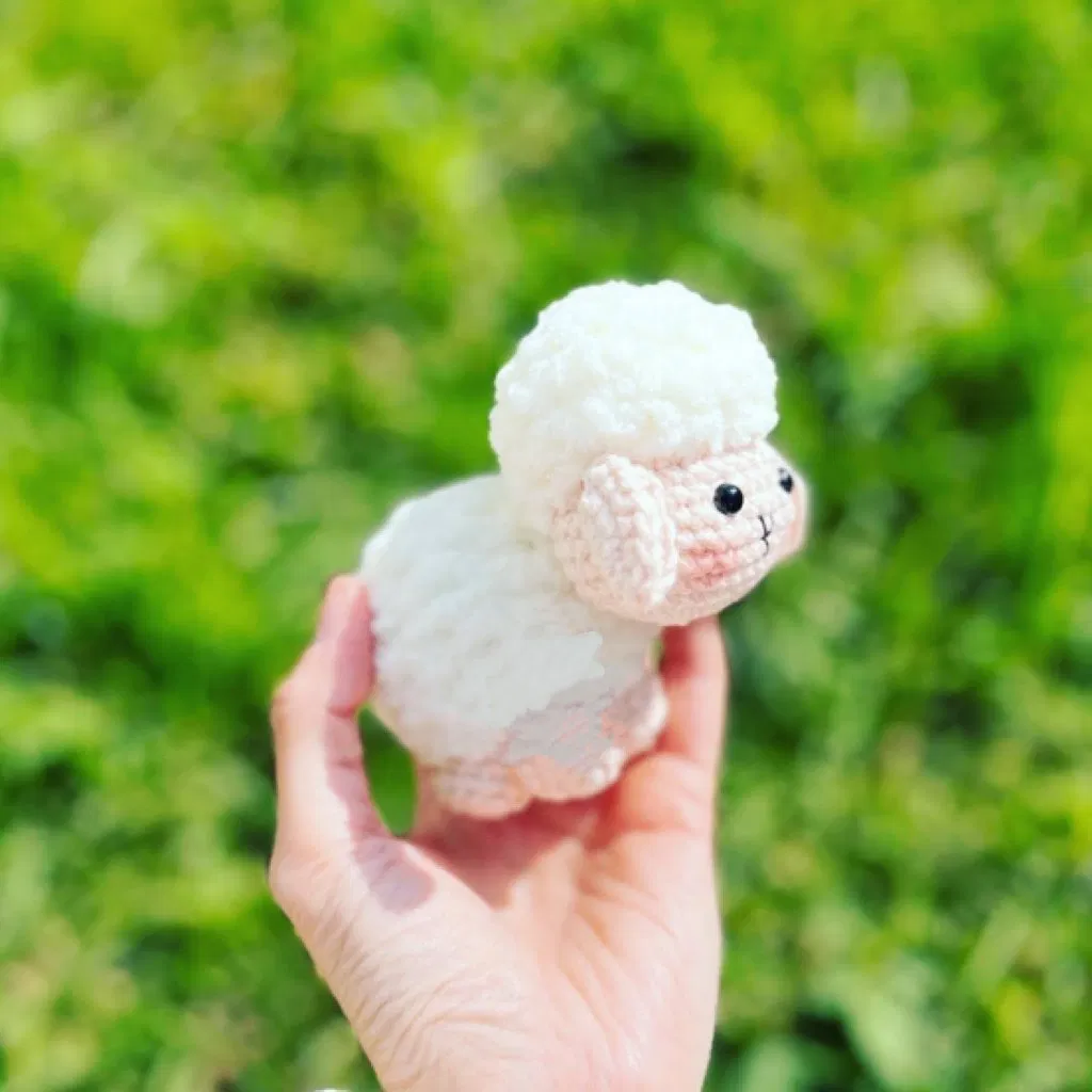 Bonecas de Amigurumi de Crochê Artesanais Sortidas por Atacado, Brinquedos de Pelúcia Personalizados de Humanos e Animais, Presente de Natal e Chá de Bebê com Serviço OEM