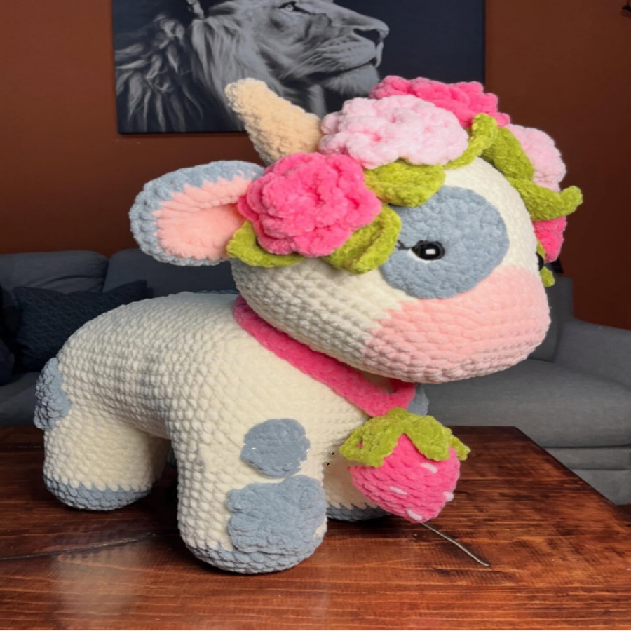 Fluffy Curly Hair Highland Cow Strawberry Cow Amigurumi, Hand Crochet Stuffed Animal Plush Doll Wholesale