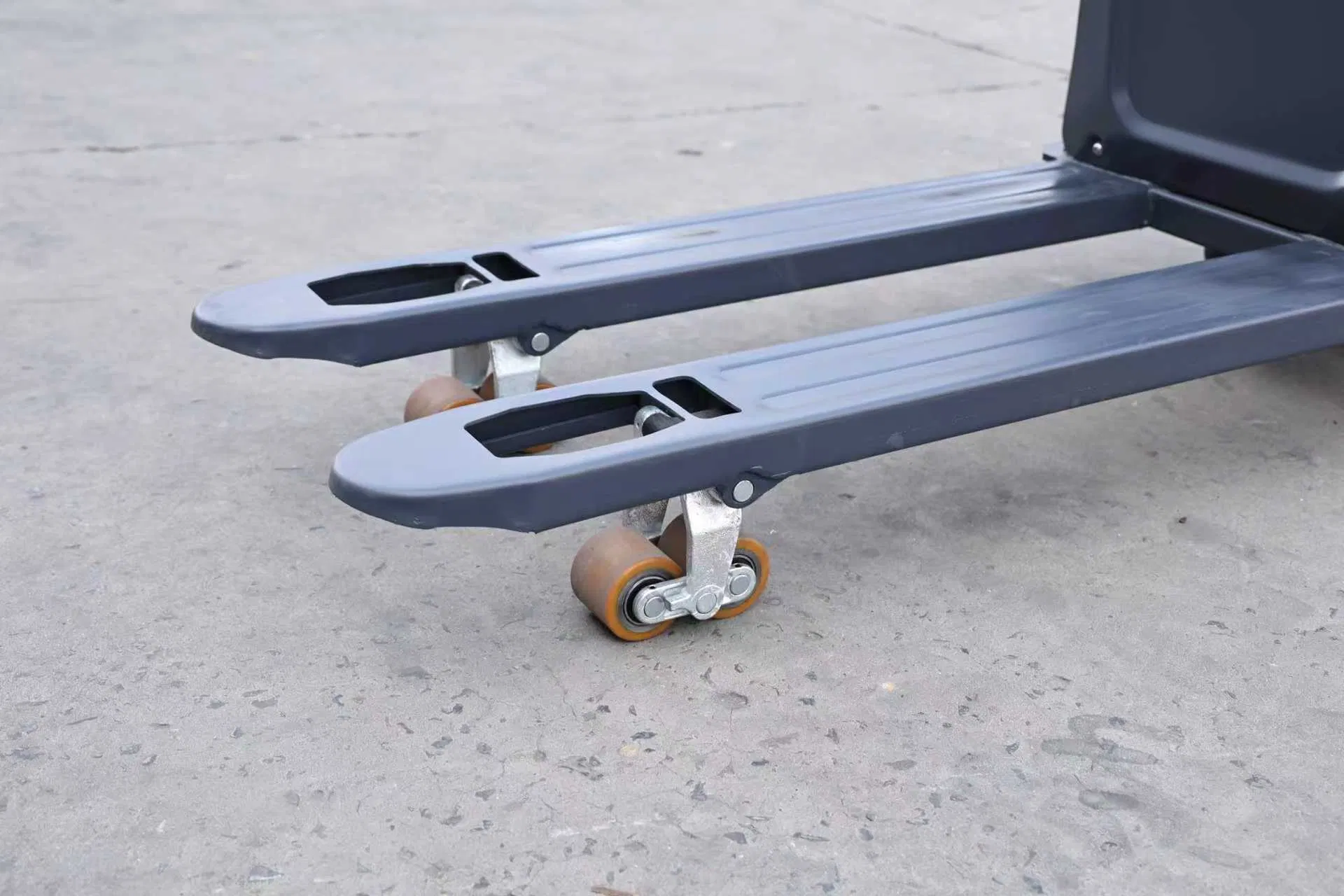 Electric 48 V Hand-Push Pallet Truck.