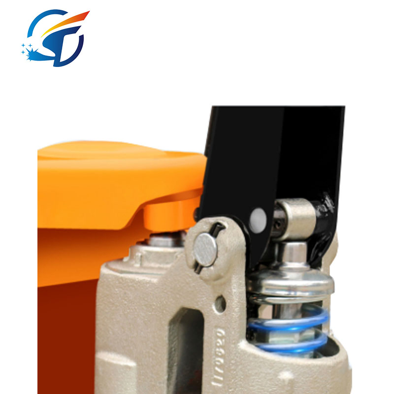 Forklift Truck Manual Cattle, Handling Driver Push Loading and Unloading Truck Trailer