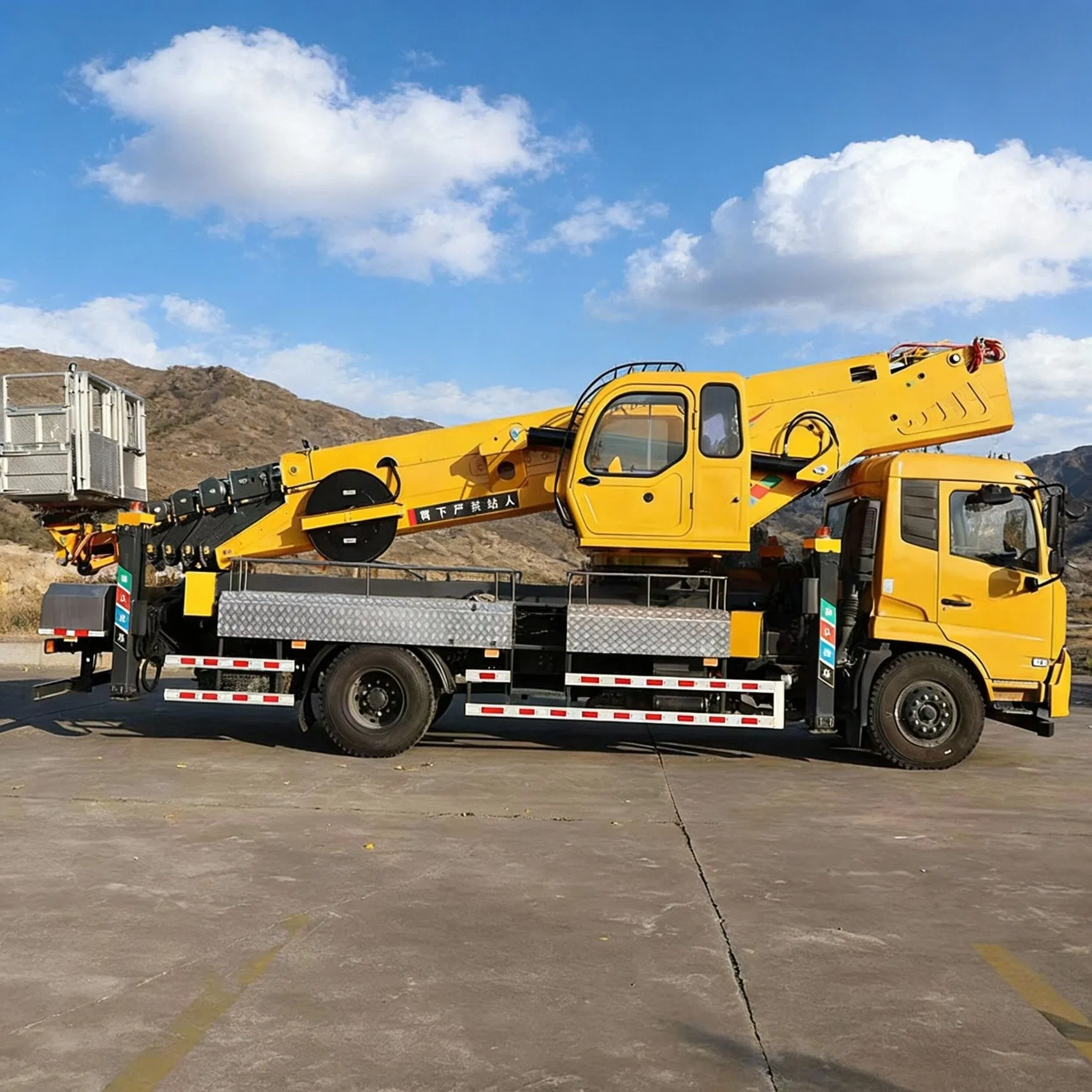 All Electric Insulated 50 Meter Awp Truck for Sensitive Environment and Indoor Facility Maintenance