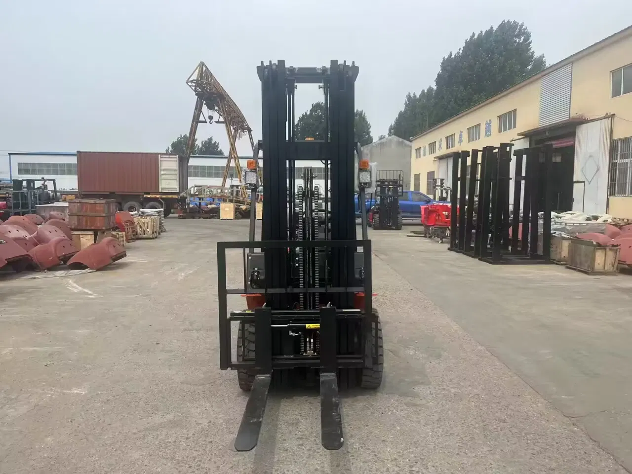 2.5 Ton Gasoline/LPG Forklift Truck Truck With4.8m Lift Height with Stage Mast Customizable Body Colors