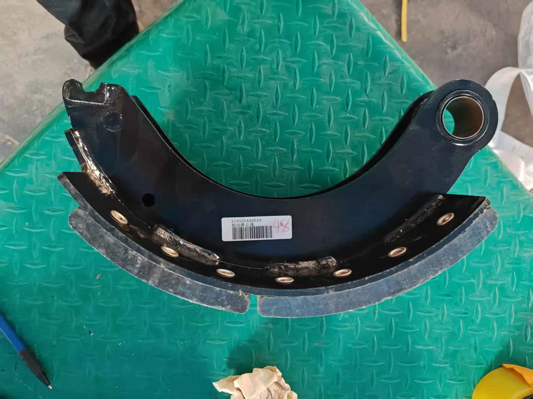 Sinotruck Parts Brake Shoe Assembly Az9100440030 Wg9100440030 for Heavy Truck