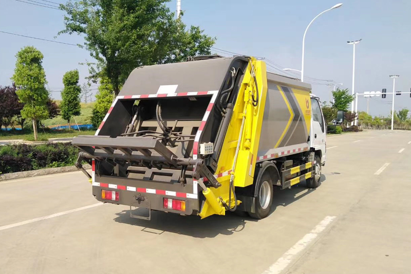 I Suzu Mini Garbage Truck - 6 Cubic Meters - I Suzu 120 Horsepower