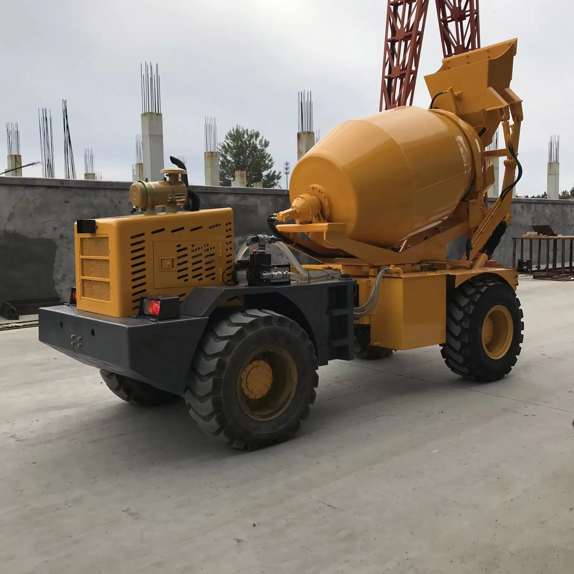 270 Degree Rotation 4000L Self Loading Mini Concrete Mixer Truck for Sale
