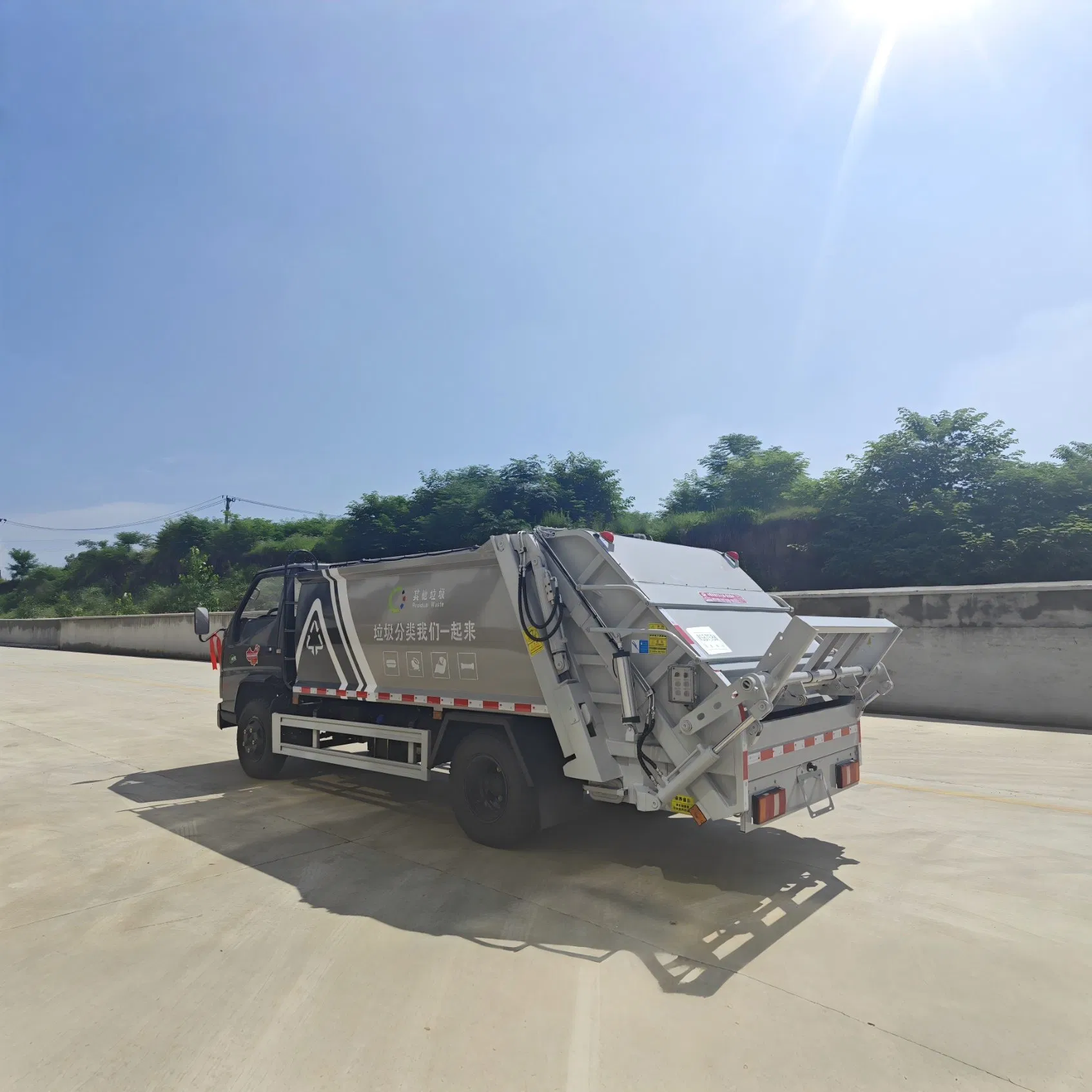 Jmc Export LHD/Rhd Compaction Garbage Truck Customizable to Your Country Standards