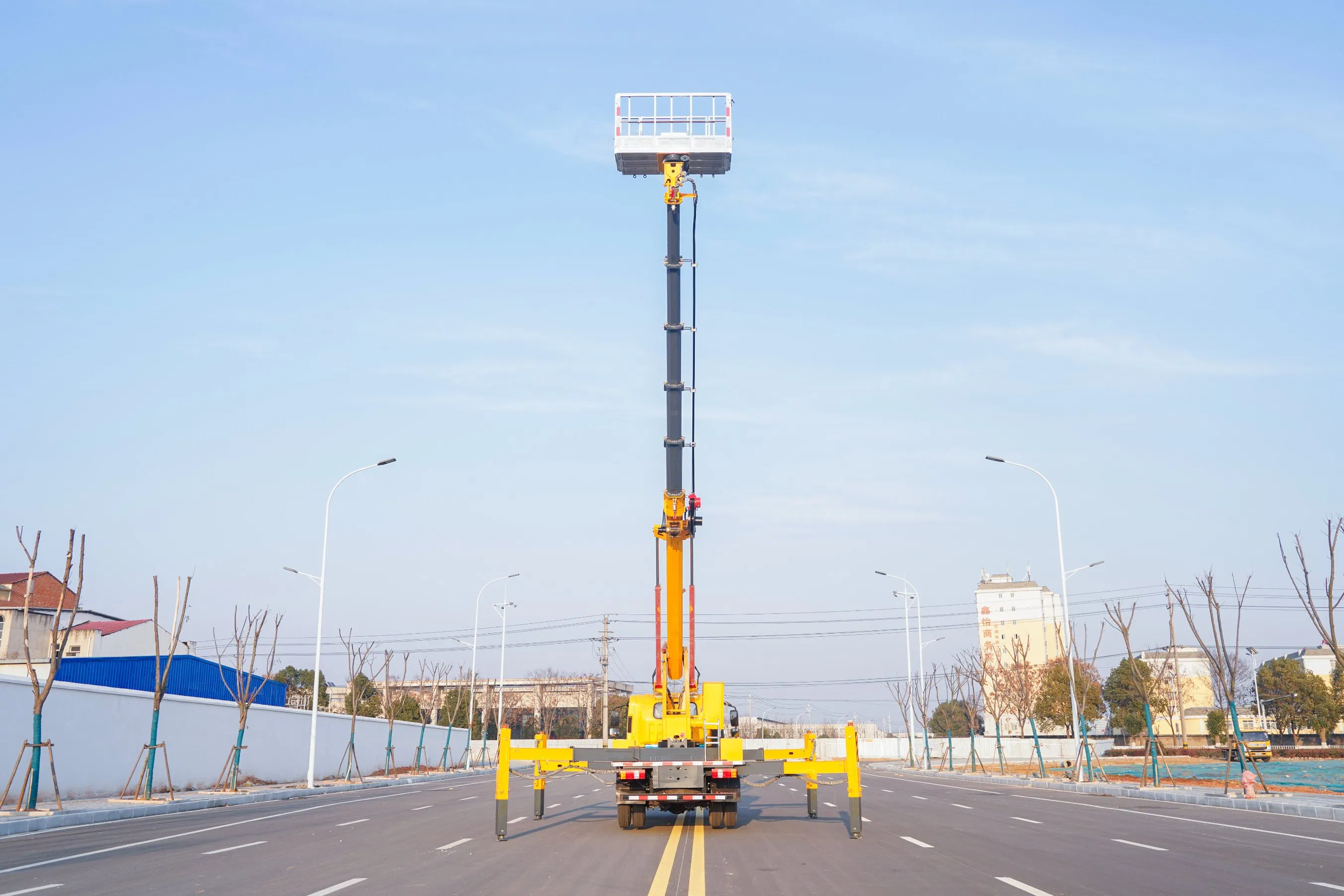 1suzi 4X2 Aerial Work Platform Truck for Indoor Facility Renovation