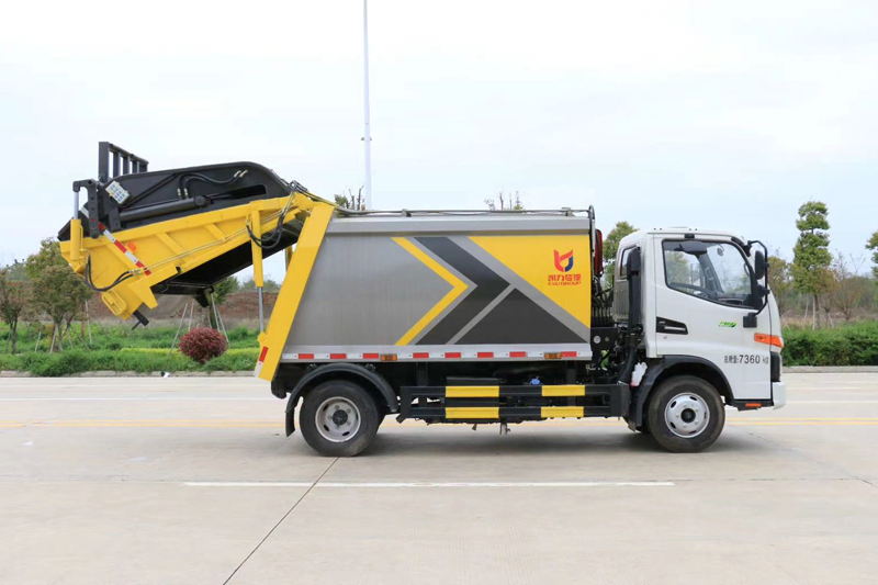 I Suzu Mini Garbage Truck - 6 Cubic Meters - I Suzu 120 Horsepower