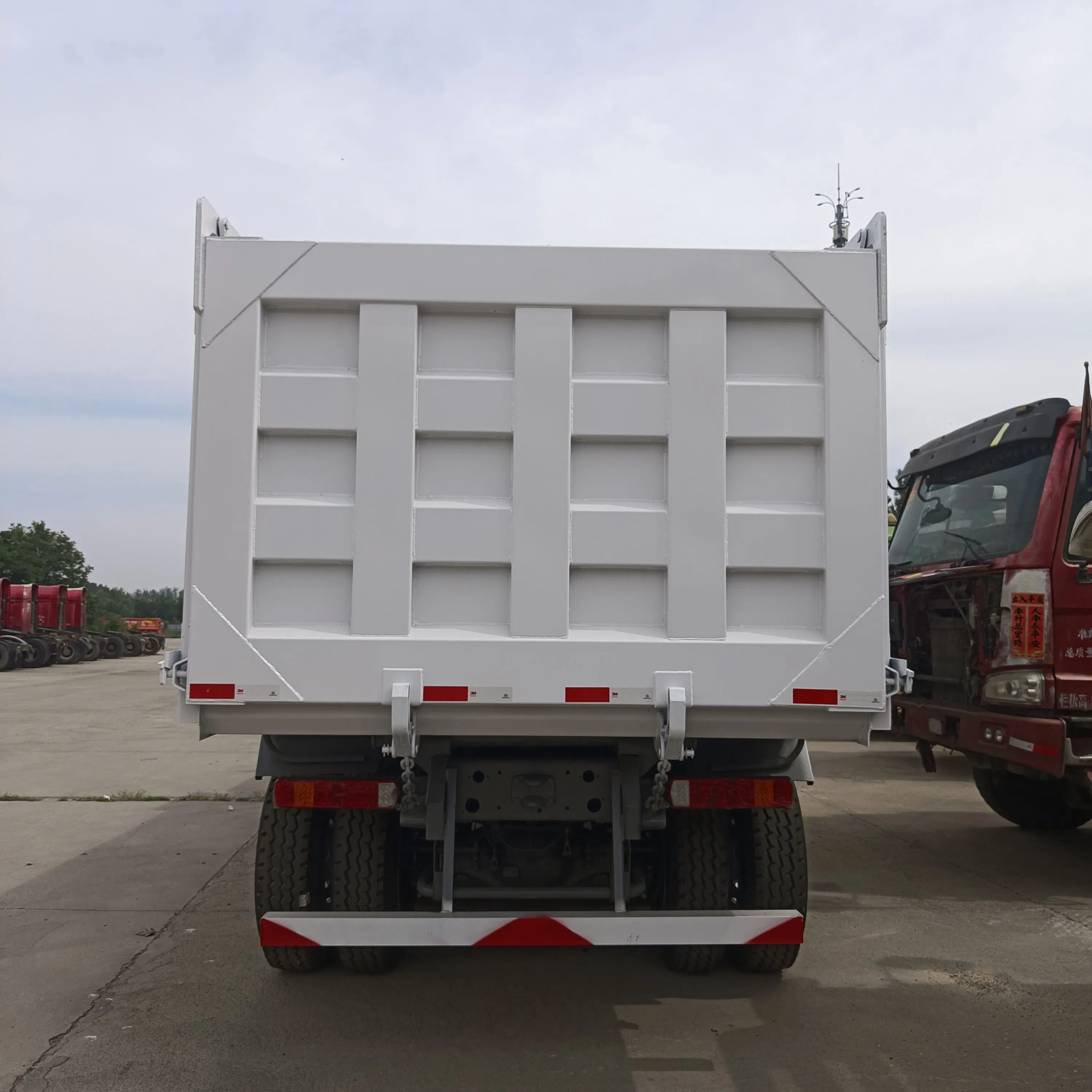 Red Construction Monster 371HP 6X4 Hydraulic Dump Truck Sale