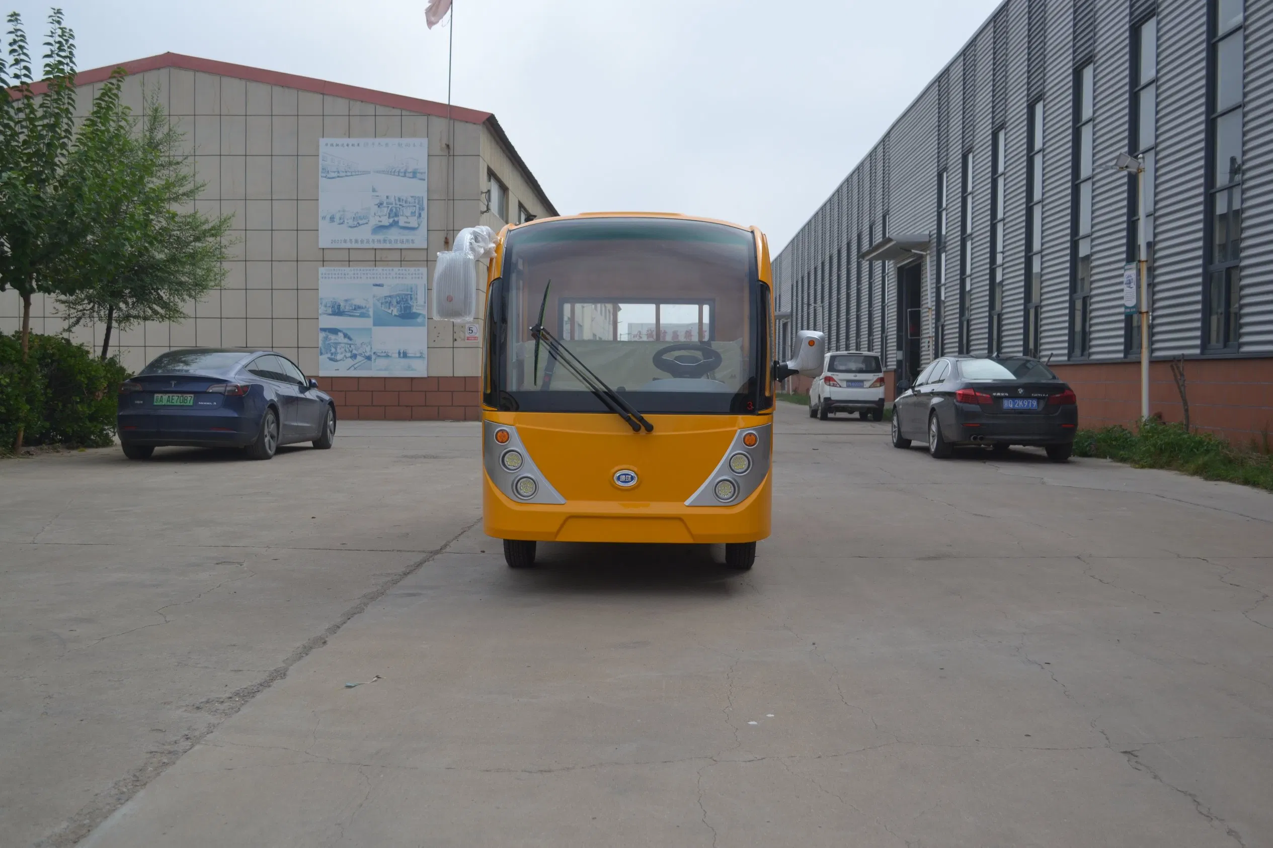 Electric Indoor Dump Truck for Efficient Warehouse Transport